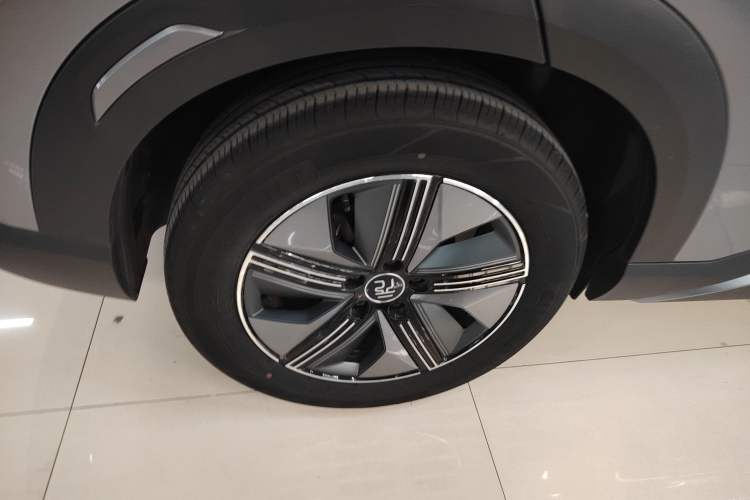 Used BYD Yuan UP 2024 401KM Beyond Edition Right Rear Wheel Hub