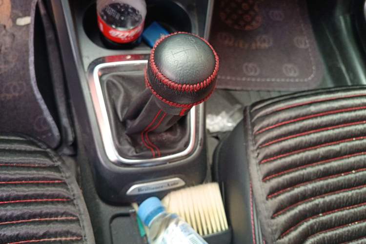 Used Brilliance V3 2016 1.5L Manual Elite Version Gear Lever