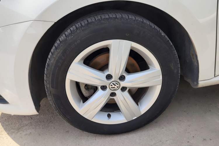Used Volkswagen Lavida 2018 Classic 1.5L Automatic Fashion Edition China VI Standard Left Front Wheel Hub