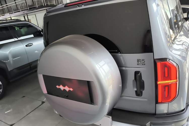 Used Formula Leopard 5 2023 Cloud Ride Flagship Edition Rear