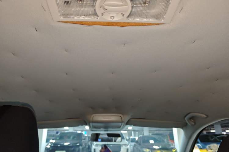 Used Volkswagen Sagitar 2012 1.6L Automatic Fashion Edition Headliner