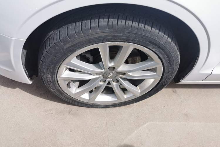 Used Audi A3 2015 Limousine 40 TFSI Automatic Comfort Model Left Front Wheel Hub