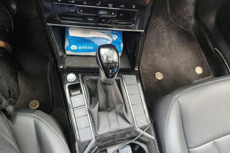 Used Volkswagen Passat 2024 380TSI Elite Edition Gear Lever