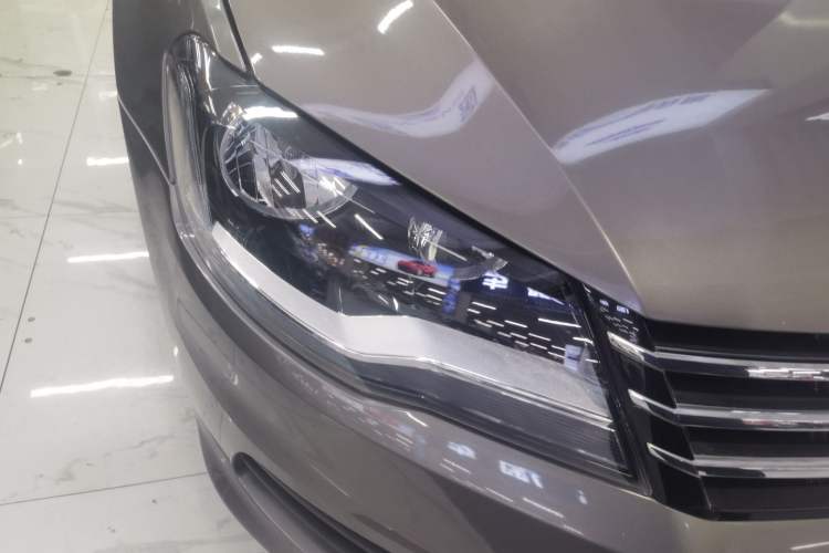 Used Volkswagen Bora 2013 1.6L Automatic Fashion Model Right Front Headlight