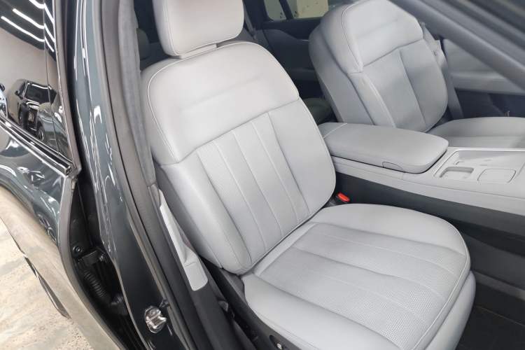 Used Nio ES8 2024 100kWh Signature Edition Right Front Seat