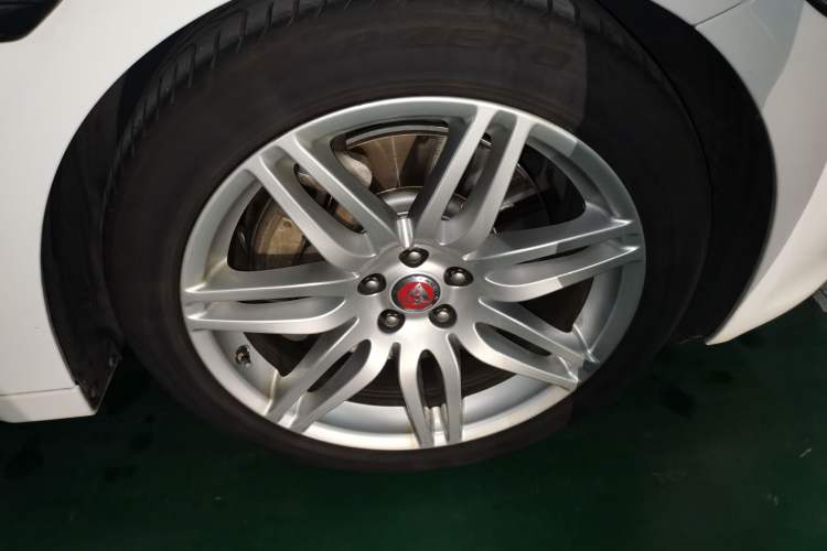 Used Jaguar XJ 2018 XJL 3.0 SC Two-Wheel-Drive Elegant Business Edition Right Front Wheel Hub