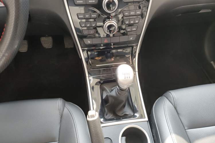 Used Haval H2 2017 Red-Label 1.5T Manual Two-Wheel-Drive Elite Model