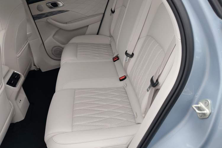 Used NETA L 2024 Extended-Range 310 Flash-Charge Edition