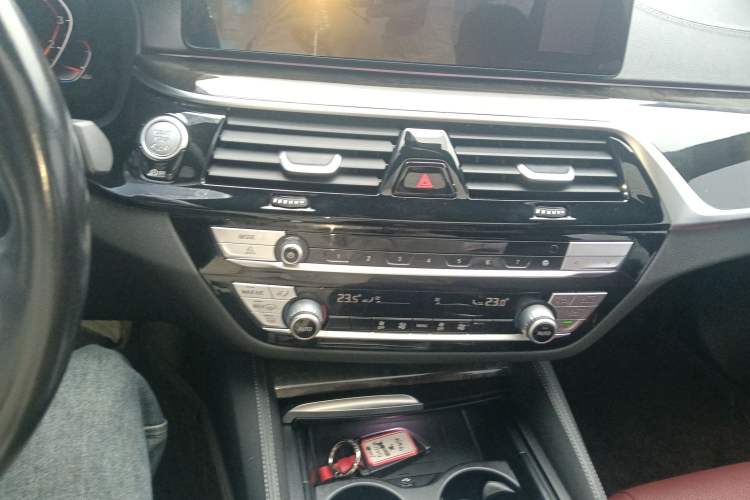 Used BMW 5 Series 2022 Second Facelift 525Li M Sport Package