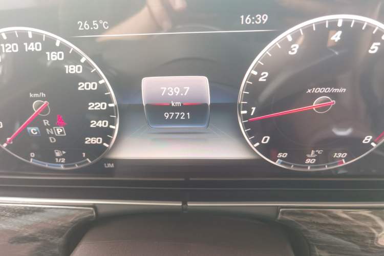 Used Mercedes-Benz E-Class 2019 Facelifted E 300 L Stylish Version Odometer Close Up