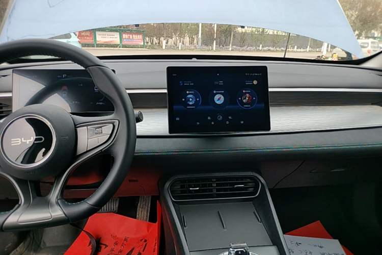 Used BYD Seal 05 DM-i 2025 DM-i Smart Drive 55KM Luxury Model Audio And AC Panel