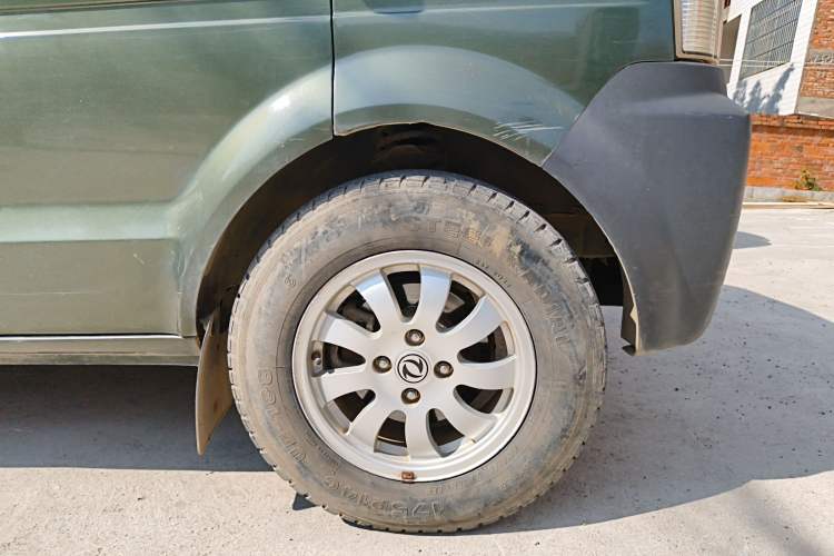 Used Dongfeng Xiaokang V27 2011 1.3L Base Version Extended Edition BG13-20 Right Front Wheel Hub