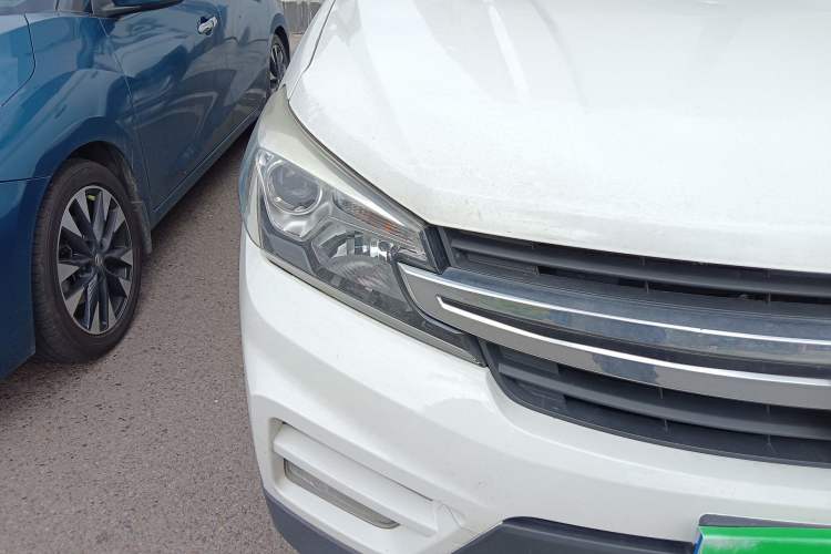 Used Dongfeng Fengon S560 2018 1.8L CVT Elite Model 7 Seats Right Front Headlight