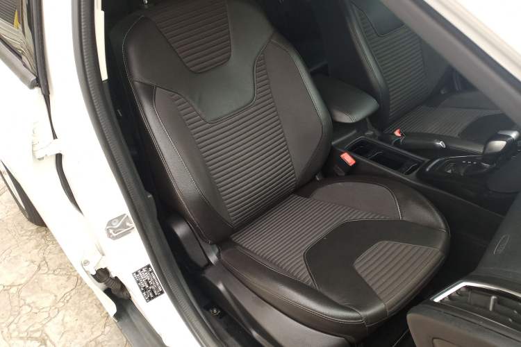 Used Ford Focus 2017 Sedan 1.6L Automatic Fashion Edition Smart Drive Version
