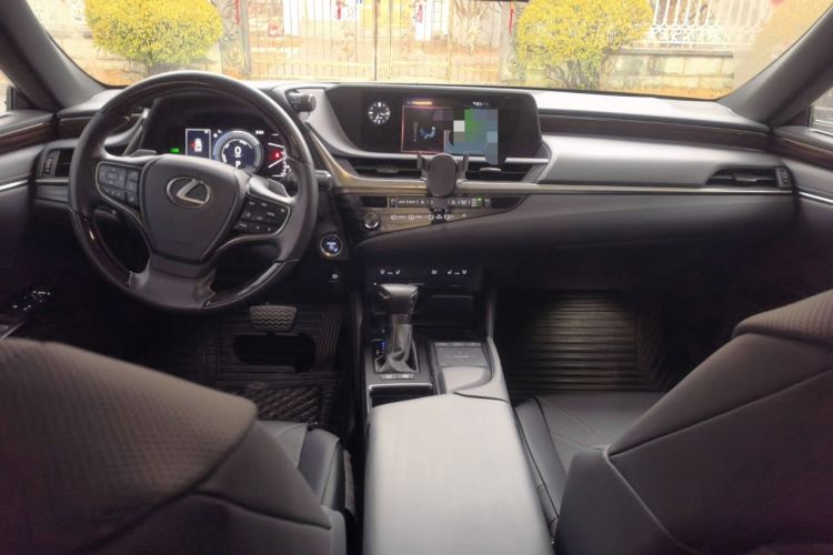 Used Lexus ES 2020 300h Premium Edition
