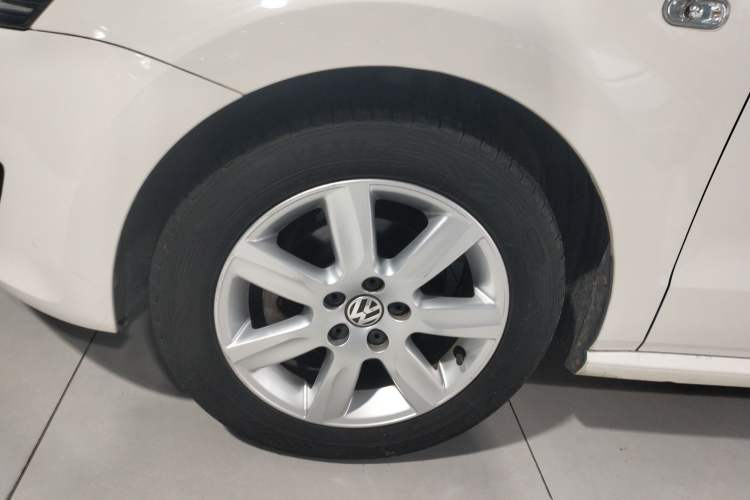 Used Volkswagen Polo 2013 1.4L Automatic Comfort Edition Left Front Wheel Hub