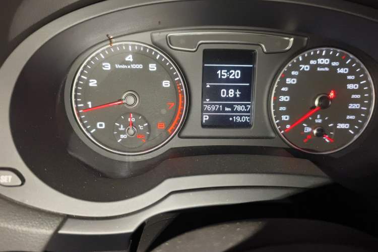 Used Audi Q3 2018 30th Anniversary Edition 30 TFSI Fashion Model Odometer Close Up