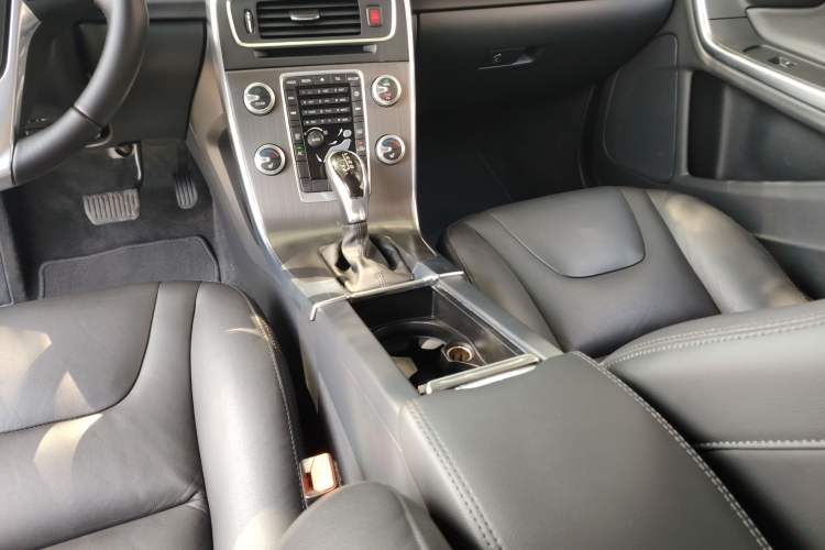 Used Volvo V60 2016 T5 Zhiyi Edition