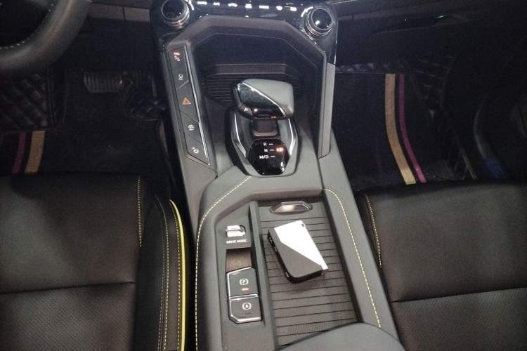 Used Lynk & Co 06 2023 Remix 1.5T Dynamic Halo Gear Lever