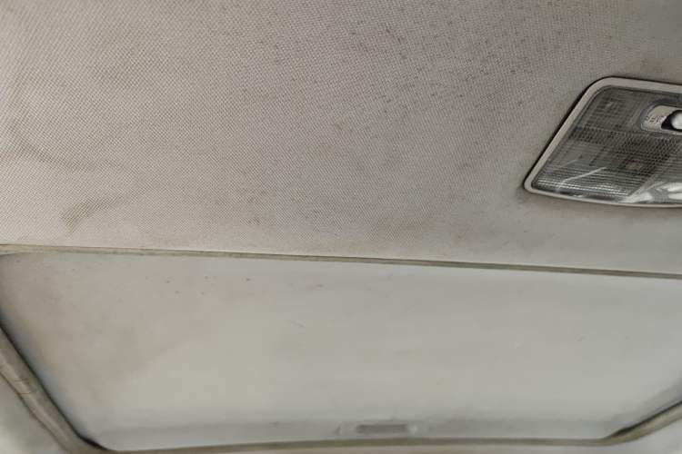 Used JMC Yusheng S350 2013 2.4T Automatic 4x4 Diesel Ultra-Luxury 5-Seater Headliner