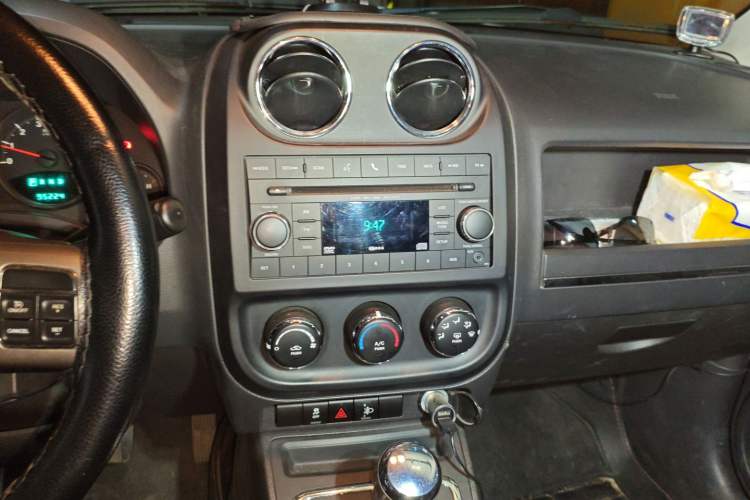 Used Jeep Compass 2012 2.0L two-wheel drive sport version