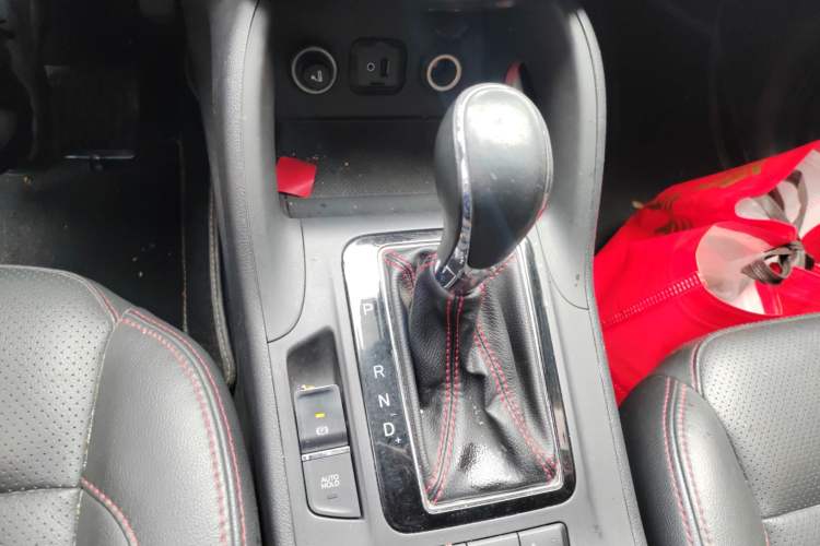 Used CHANGAN CS75 2015 1.8T Automatic 4x4 Prestige Model China V Emission Standard
