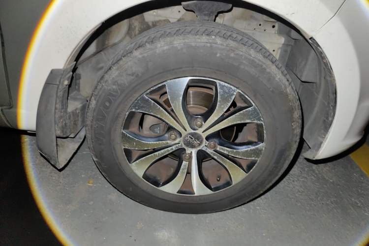Used BAIC Weiwang M20 2013 1.5L Power Type BJ415A Right Front Wheel Hub