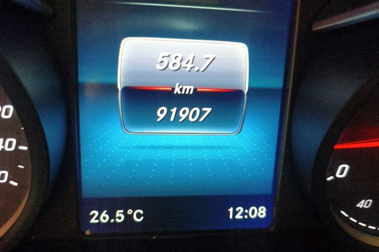 Used Mercedes-Benz V-Class 2021 V 260 L Long-wheelbase Luxury Edition Odometer Close Up