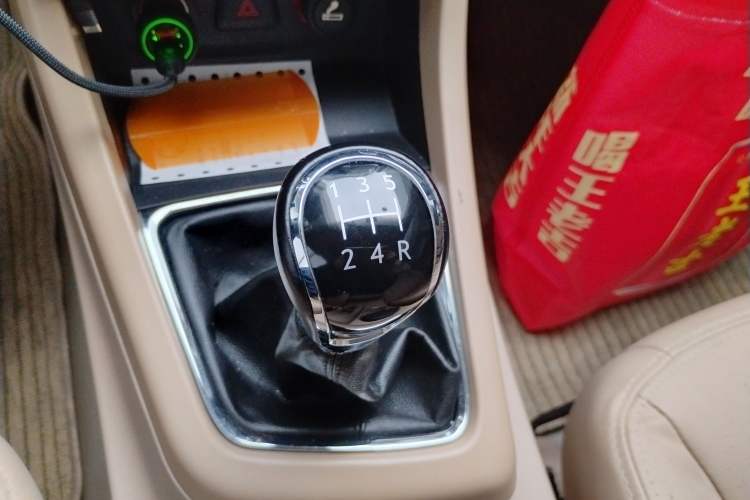 Used Baojun 730 2014 1.5L manual luxury trim 7 seats
