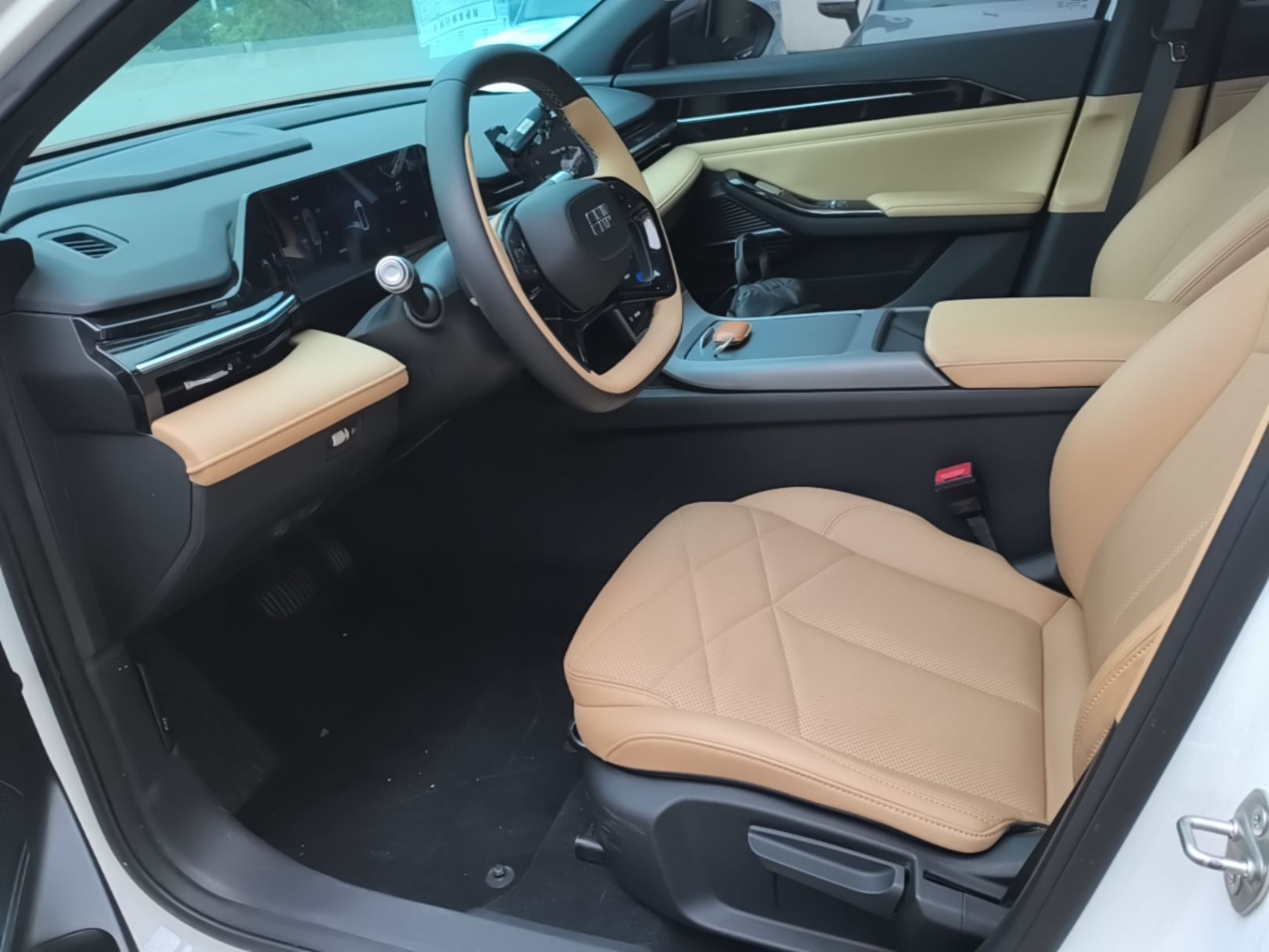 Geely Galaxy L6 2023 60km PLUS — снимка 17