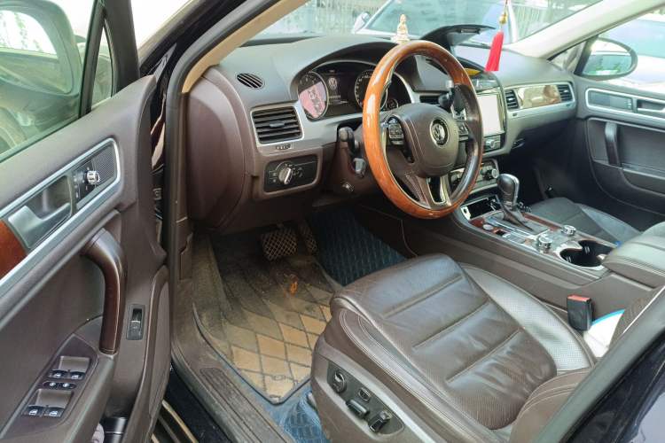 Used Volkswagen Touareg 2011 3.0 TSI Luxury Edition Driver Seat