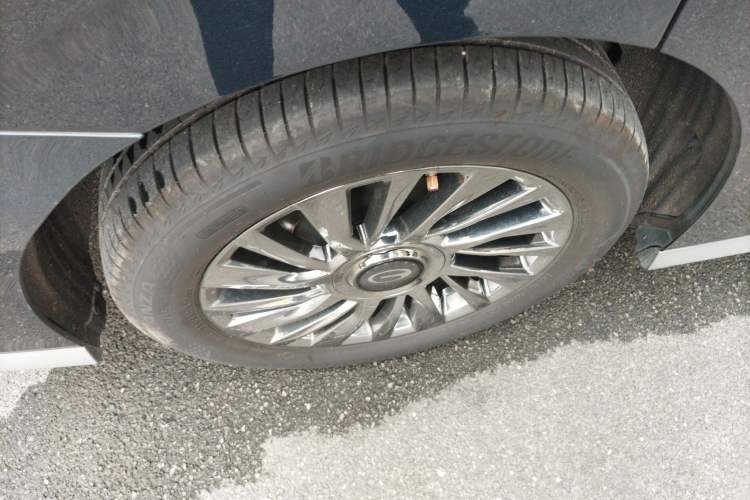 Used GAC Trumpchi M8 2023 Zongshi Series Dual-Motor Supreme Edition Exterior 5