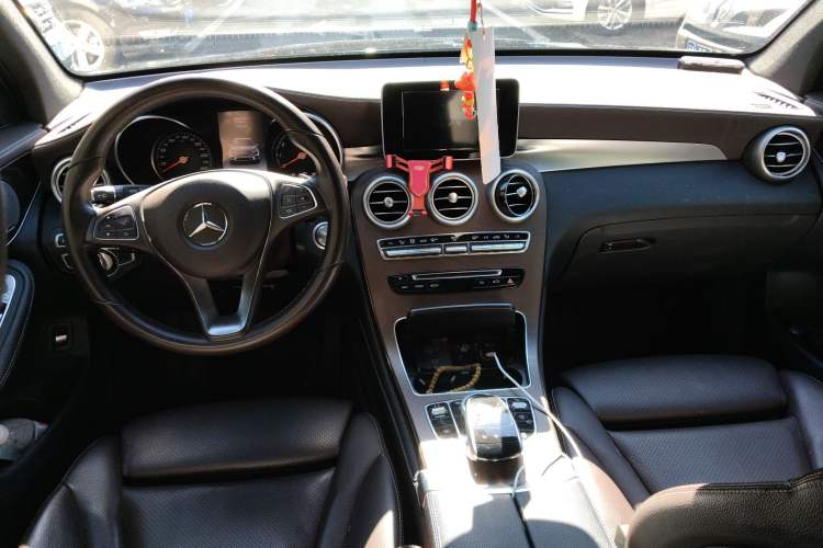Used Mercedes-Benz GLC 2019 GLC 300 L 4MATIC Dynamic Model
