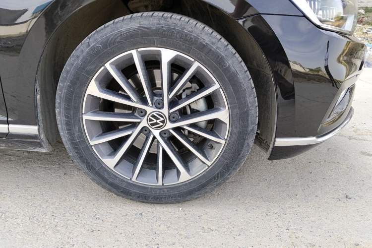 Used Volkswagen Magotan 2020 330TSI DSG Luxury Edition Right Front Wheel Hub