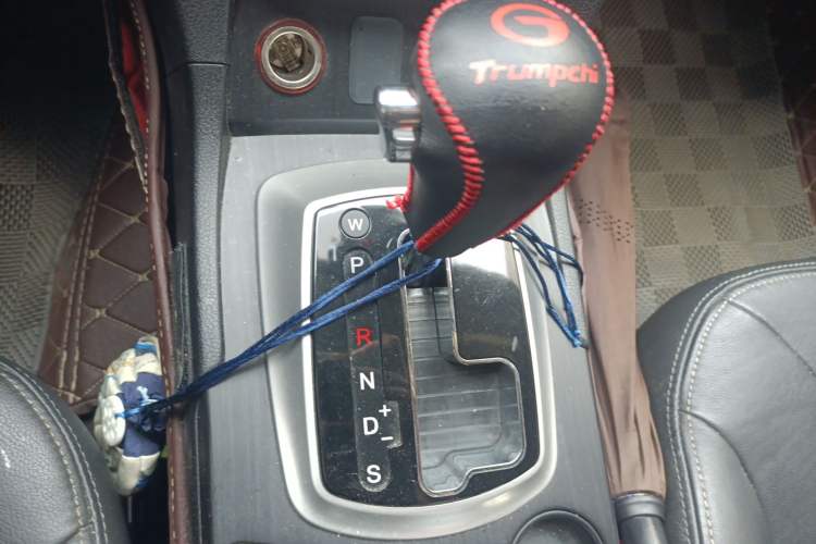 Used GAC Trumpchi GS5 2013 1.8T Automatic Two-Wheel Drive Elite Edition Gear Lever