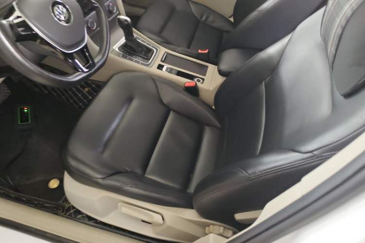 Used Volkswagen Golf 2016 230TSI Automatic Comfort Version Left Front Seat