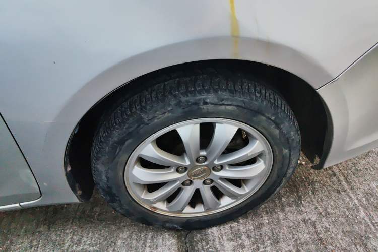 Used BYD Surui 2012 1.5TID Automatic Luxury Version Right Front Wheel Hub