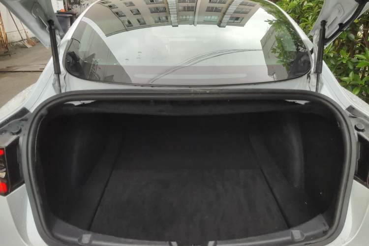 Used Tesla Model 3 2019 Long-Range All-Wheel-Drive Version Trunk