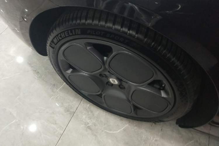 Used Xiaomi Auto SU7 2024 Rear-Drive Standard Founder Edition
