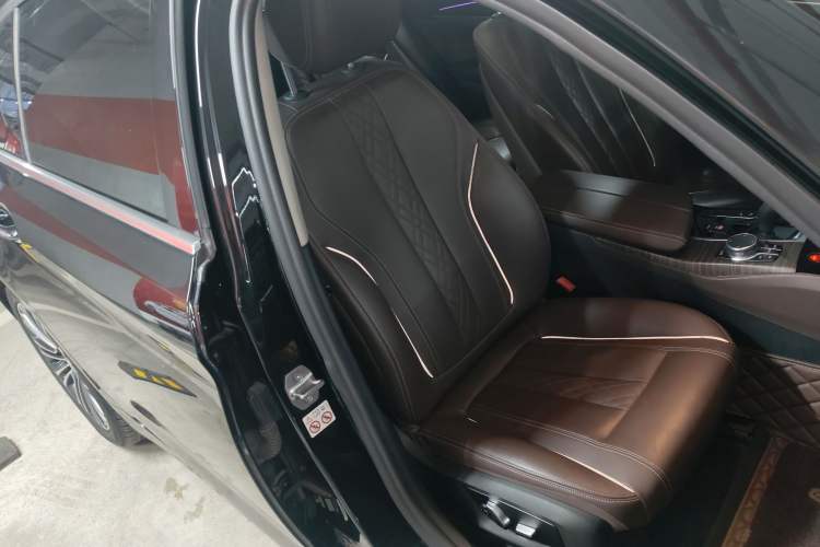 Used BMW 5 Series 2018 Facelifted 530Li Luxury Edition Premium Package
