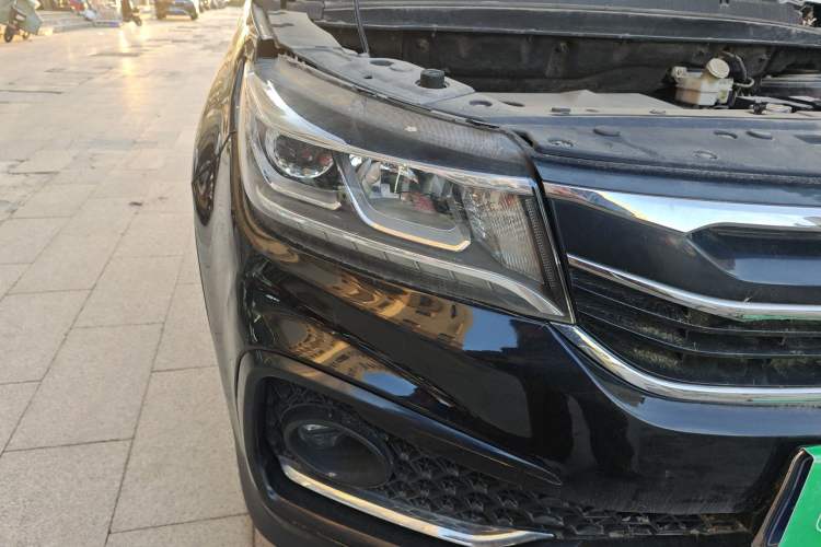 Used FORTHING Joyear X5 2017 Enjoy Series 1.6L CVT Luxury Model
