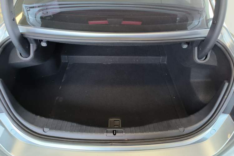 Used Hongqi H5 2020 1.8T Automatic Smart Connect Flagship Edition Trunk