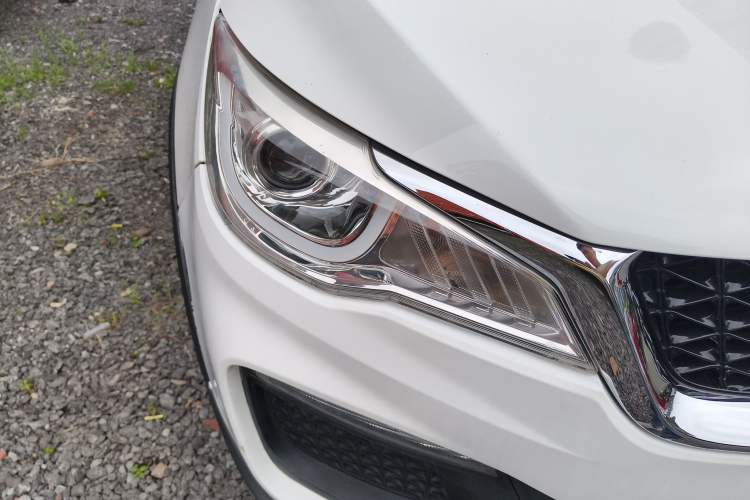 Used Cowin V3 2016 1.5L Manual SmartConnect II Navigation Version Right Front Headlight