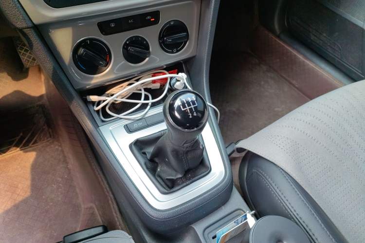 Used Volkswagen Lavida 2013 Revised Classic 1.6L Manual Fashion Edition
