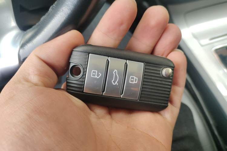 Used Roewe RX5 2016 20T Two-Wheel Drive Automatic Internet Smart Edition
