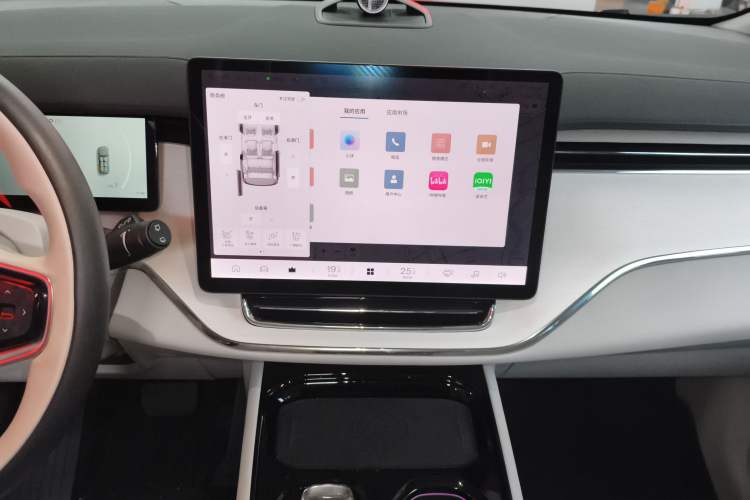 Used Volvo EM90 2025 Ultra Six-Seater