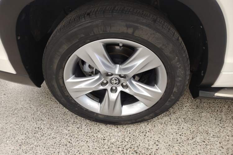 Used Toyota Highlander 2018 2.0T Four-Wheel Drive Luxury Version 7 Seats China VI Standard