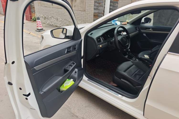 Used Volkswagen Lavida 2015 1.6L Automatic Comfort Edition