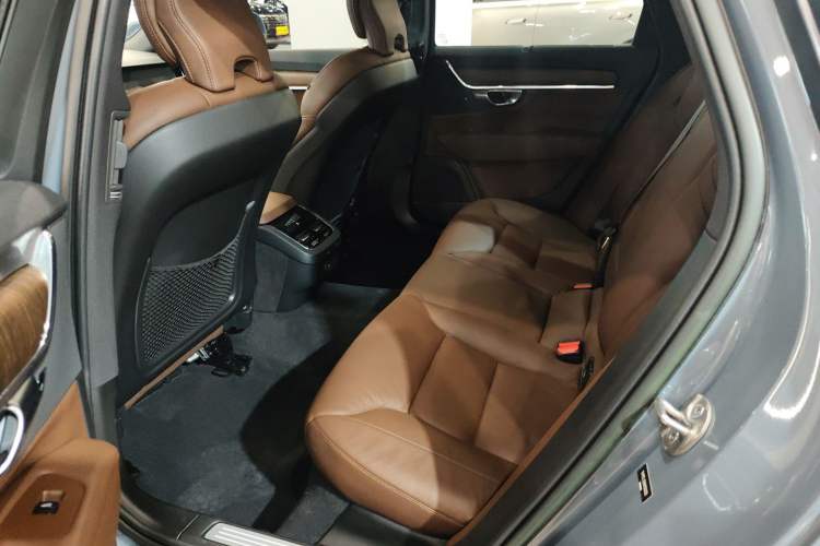 Used Volvo V90 2022 Cross Country B5 AWD Smart Range Edition
