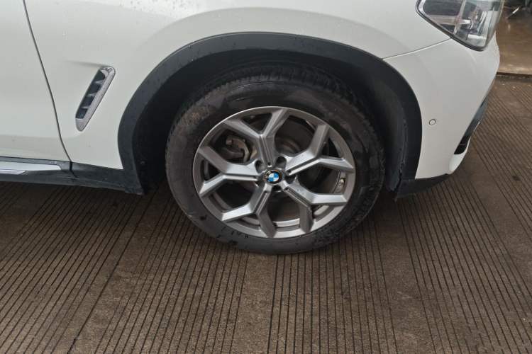 Used BMW X3 2021 xDrive28i Luxury Package Right Front Wheel Hub